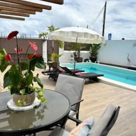 Maravilloso Chalet Con Piscina. بيت للعطل *